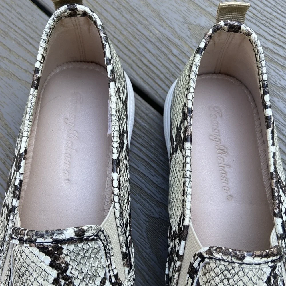 Tommy Bahama Slip On Snake Skin Print Sneakers Faux Leather Size 7.5